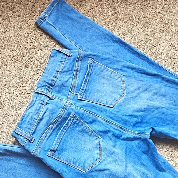 Los Angeles Cutout/Distressed Jeans (3) - Picture 3 of 4